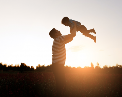https://www.lasallesaude.com.br/wp-content/uploads/2020/11/father-and-son-playing-in-the-park-at-the-sunset-time-happy-family-having-fun-outdoor-413x330.png