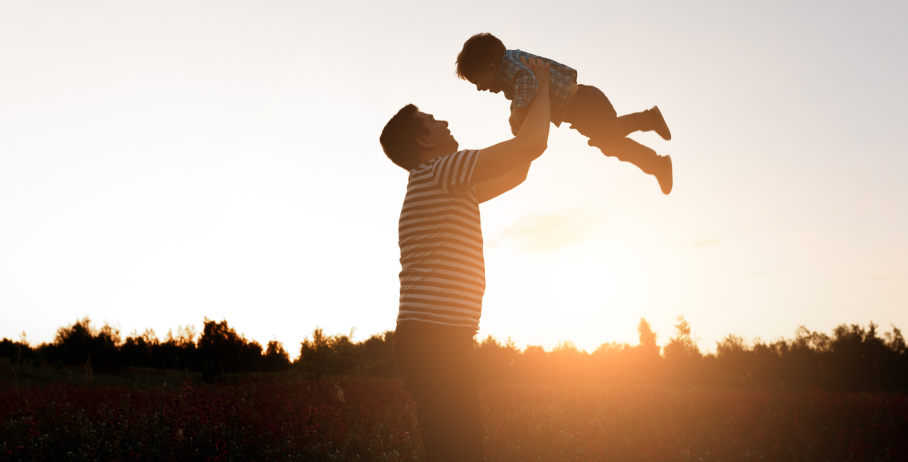 https://www.lasallesaude.com.br/wp-content/uploads/2020/11/father-and-son-playing-in-the-park-at-the-sunset-time-happy-family-having-fun-outdoor-908x462.png
